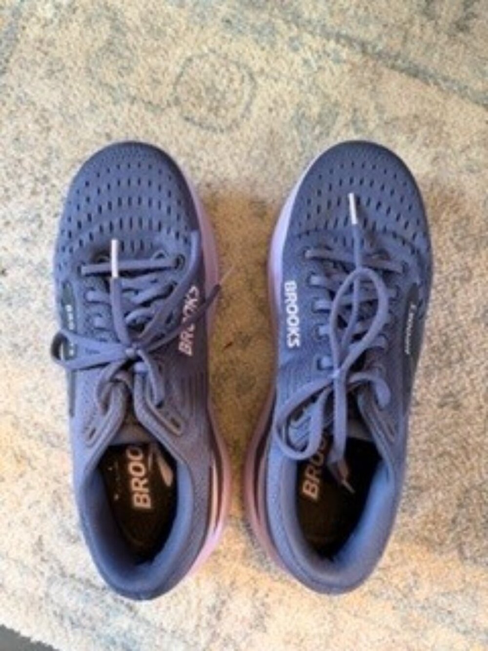 Brooks Ghost Max 3 Women’s Run Shoes excellent condition